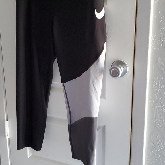 Nike leggings - Picture 2 of 2